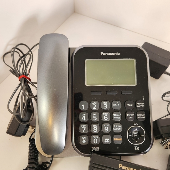 Panasonic KC-TG5562C Cordless Phone System Handheld Landline Digital 4 Handset - Picture 3 of 7